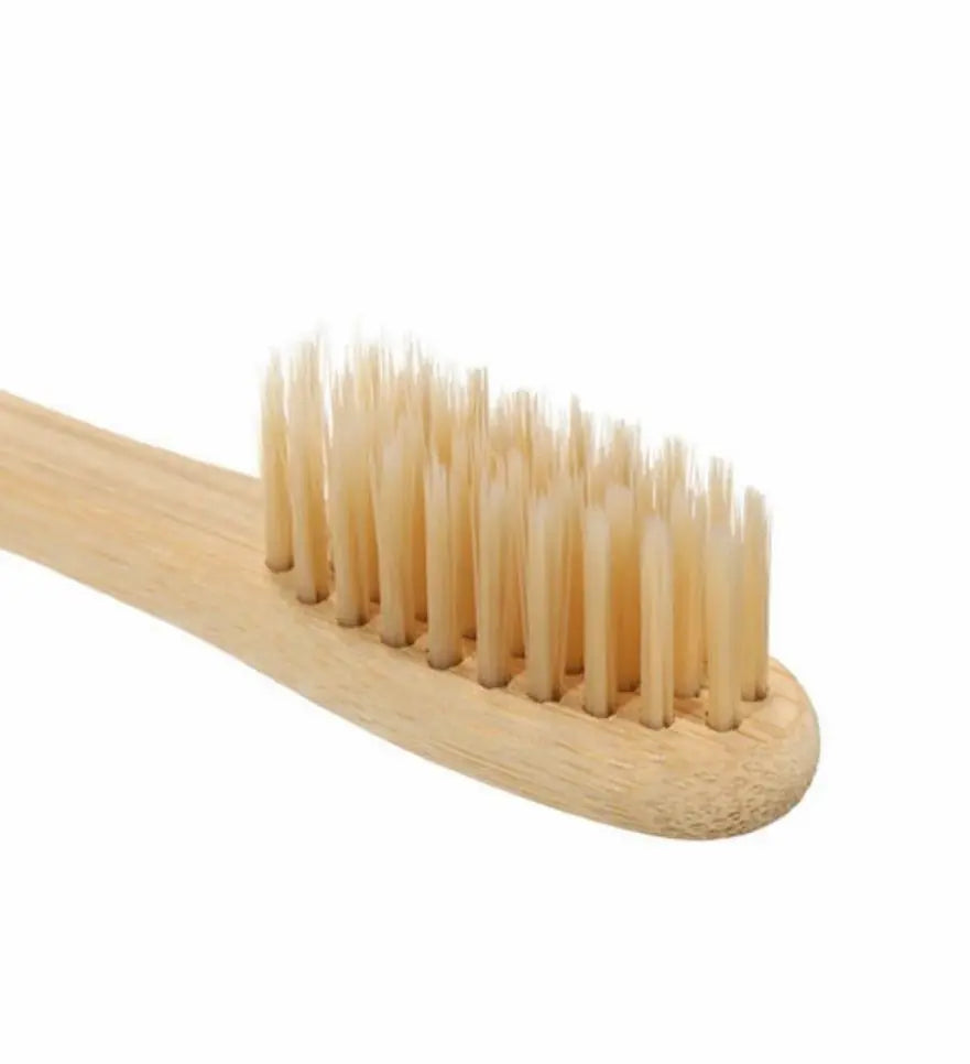 Brosse à dents en bambou. Doux, respectueux de l’environnement